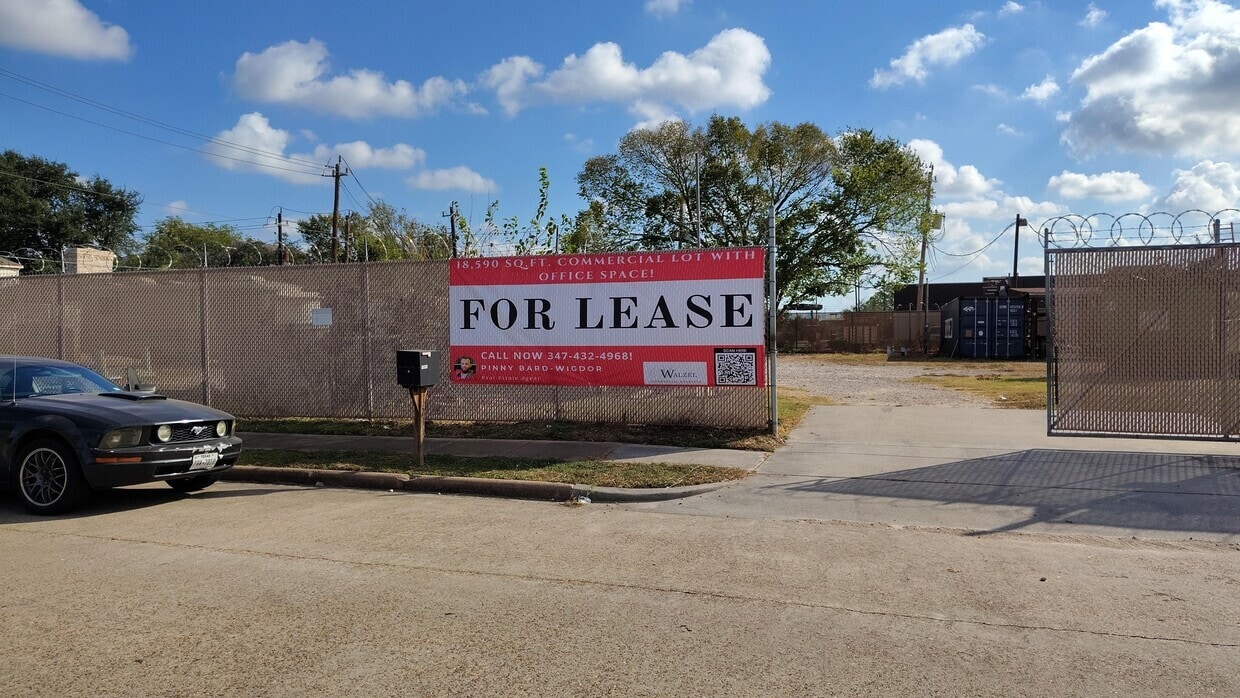 11211 Kitty Brook Dr, Houston, TX for lease Building Photo- Image 1 of 16