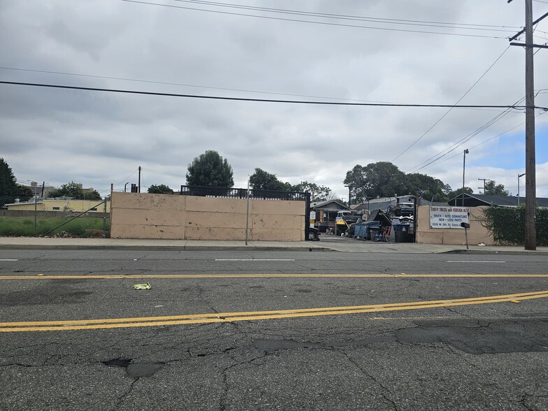 West 5th Redevelopment Land portfolio of 2 properties for sale on LoopNet.ca - Building Photo - Image 2 of 9