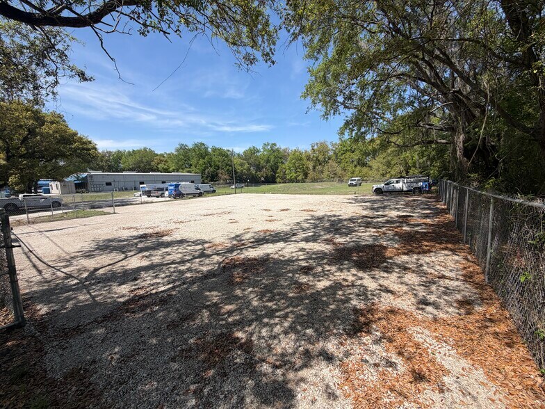 10248 Fisher ave, Tampa, FL à louer - Photo du bâtiment - Image 3 de 5