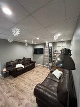 263 N York Rd, Elmhurst, IL for lease Interior Photo- Image 2 of 7