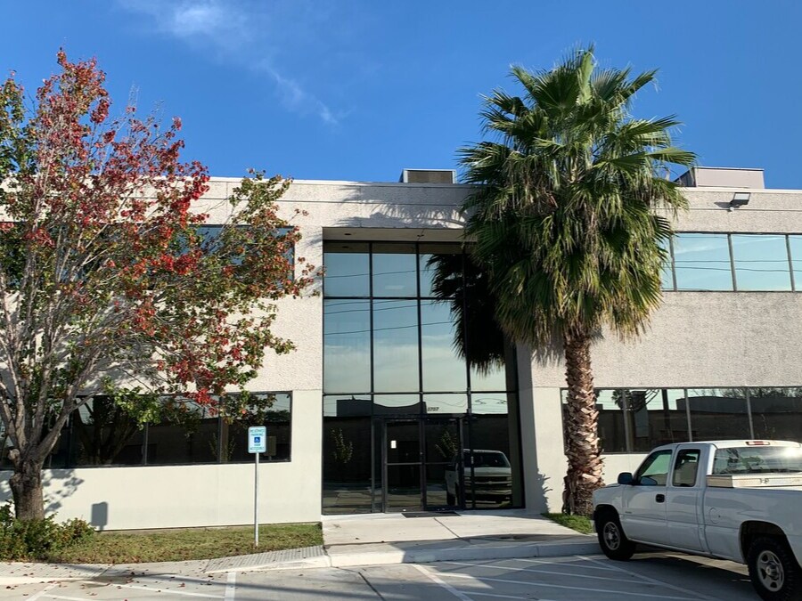 3707 Westcenter Dr, Houston, TX à louer Photo du bâtiment- Image 1 de 32