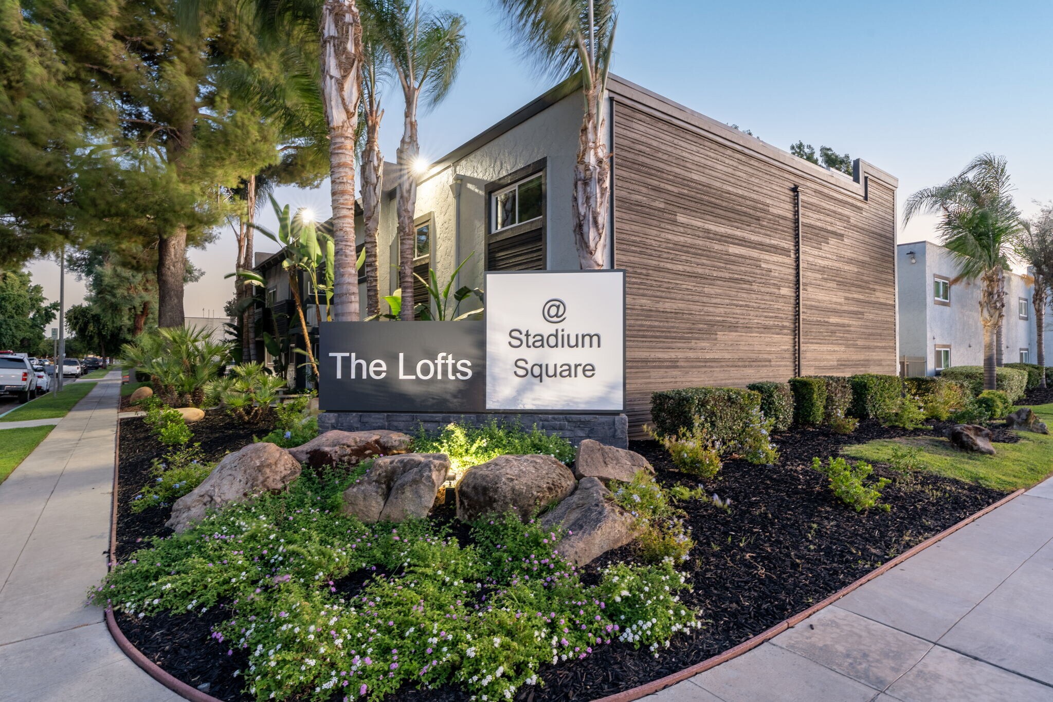 1577 E Bulldog Ln, Fresno, CA à vendre Photo du bâtiment- Image 1 de 21