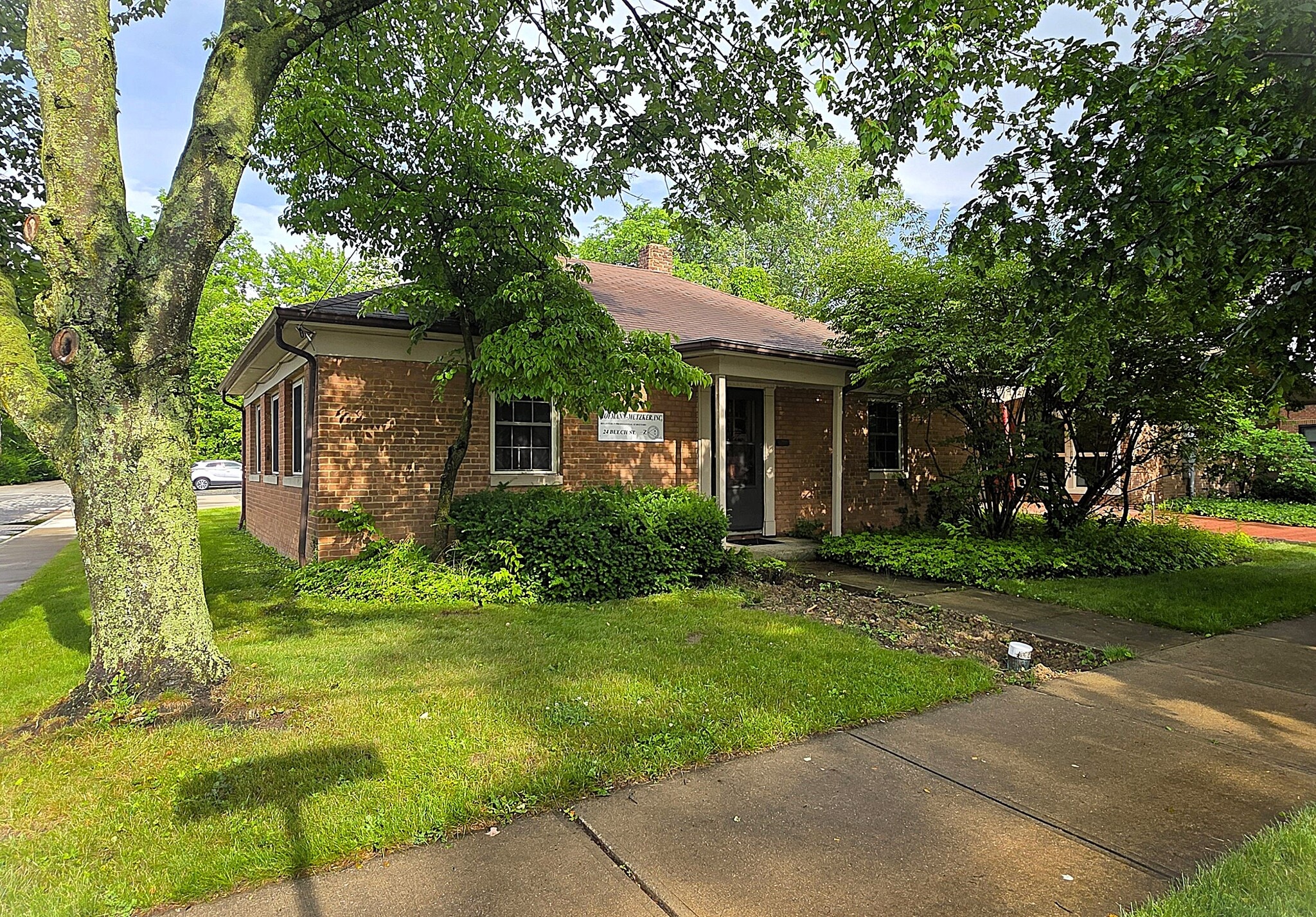 24 Beech St, Berea, OH à vendre Photo principale- Image 1 de 16