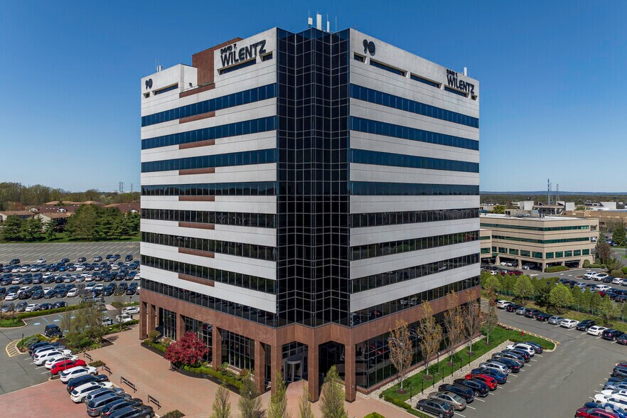 90 Woodbridge Center Dr, Woodbridge, NJ à louer - Photo du bâtiment - Image 1 de 14