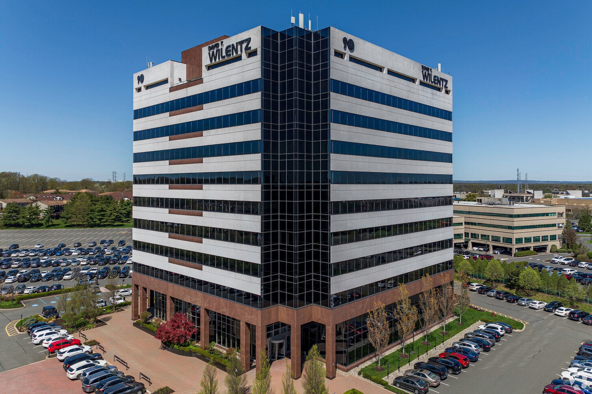 90 Woodbridge Center Dr, Woodbridge, NJ à louer Photo du bâtiment- Image 1 de 13
