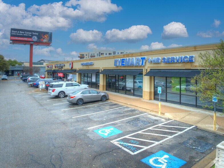 5775 Airport Blvd, Austin, TX à louer - Photo du bâtiment - Image 2 de 4
