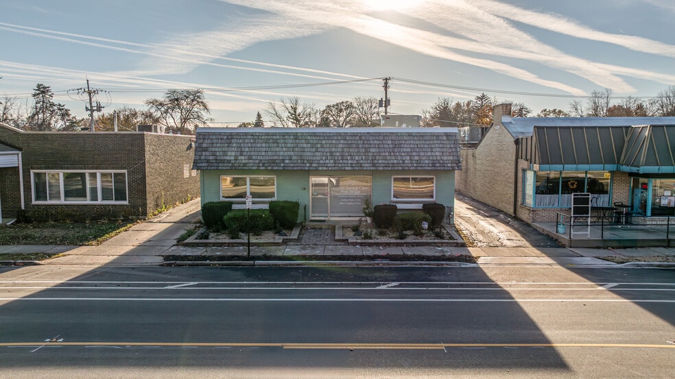 912 Busse Hwy, Park Ridge, IL for lease - Building Photo - Image 1 of 21