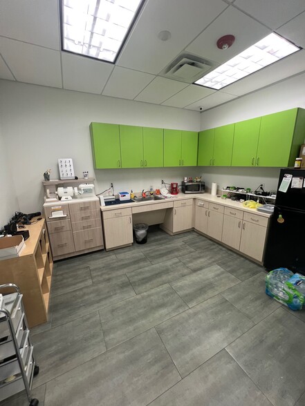 9215 FM 518, Pearland, TX for lease - Building Photo - Image 3 of 8