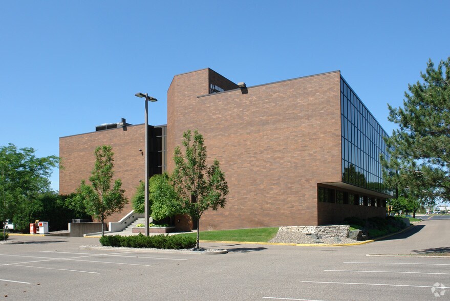 7101 York Ave S, Edina, MN à louer - Photo du bâtiment - Image 2 de 8