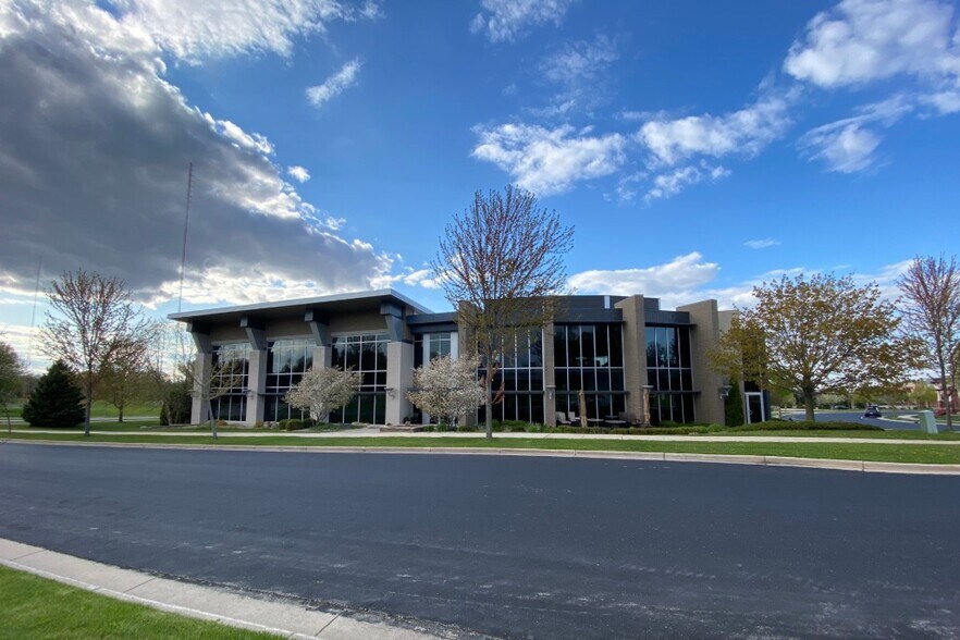 2655 Research Park Dr, Fitchburg, WI à vendre - Photo du bâtiment - Image 1 de 18