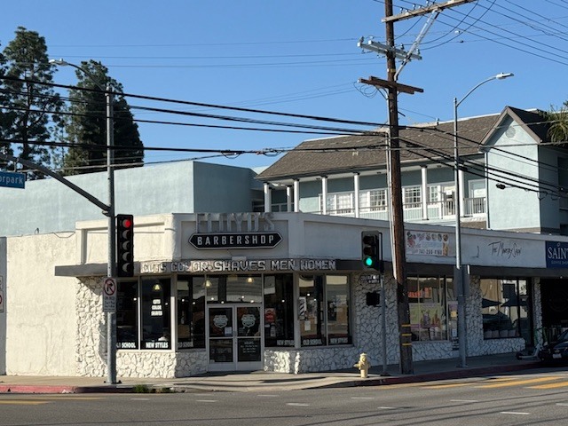 11700-11704 Moorpark St, Studio City, CA for lease - Building Photo - Image 2 of 7