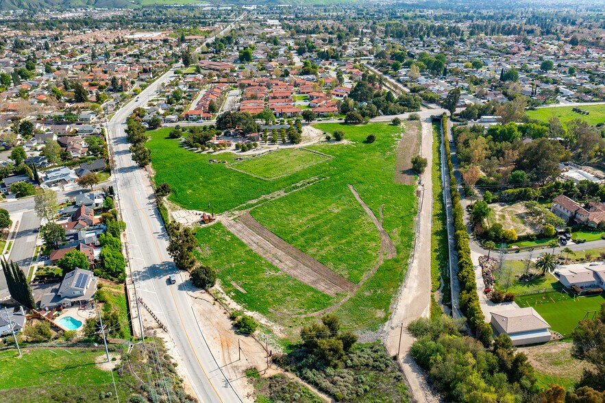3941 Walnut Ave, Simi Valley, CA à vendre - Photo du bâtiment - Image 3 de 12
