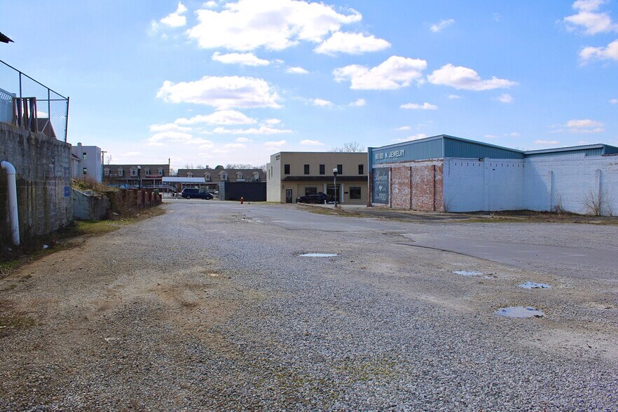 136 E Broad St, Cookeville, TN à vendre - Photo du bâtiment - Image 3 de 9