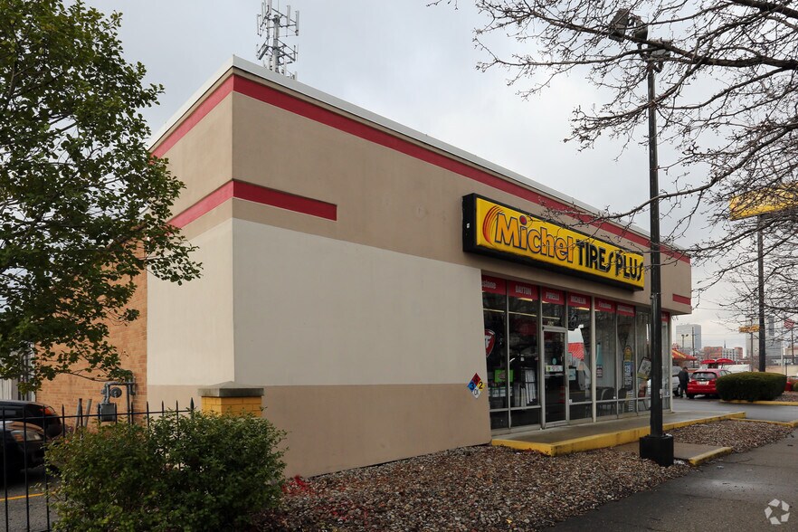 434 E Market St, Louisville, KY à vendre - Photo du bâtiment - Image 2 de 3