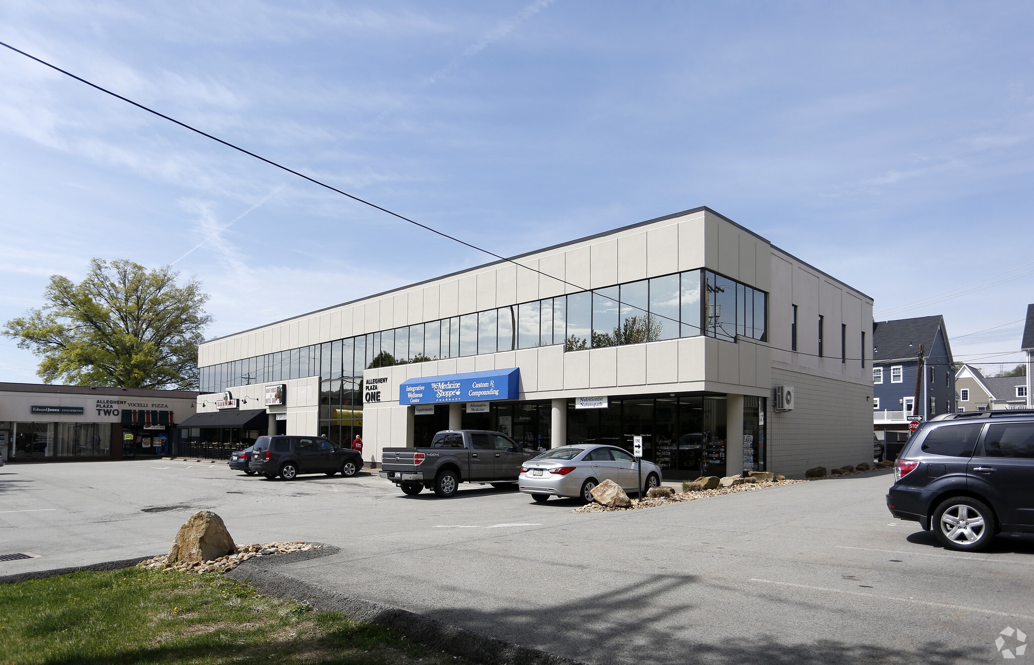 215 Allegheny Ave, Oakmont, PA à louer Photo du bâtiment- Image 1 de 3