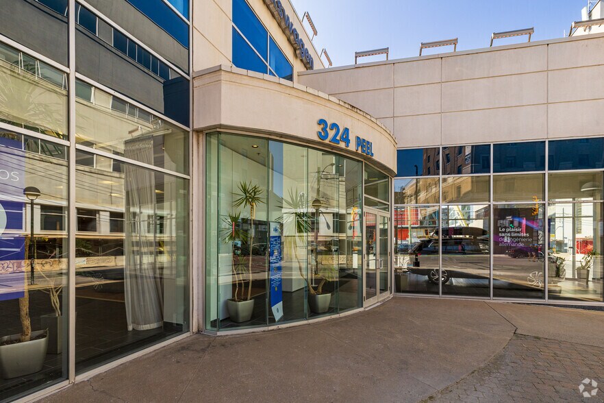 322-324 Rue Peel, Montréal, QC à louer - Photo du bâtiment - Image 3 de 26