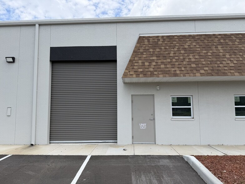 9224 130th Ave, Largo, FL à louer - Photo du bâtiment - Image 3 de 3