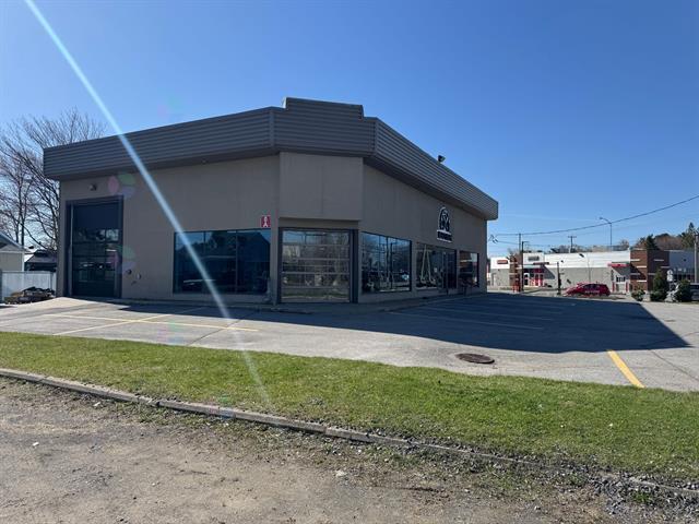 1261 Rue des Sureaux, Terrebonne, QC à louer - Photo du bâtiment - Image 2 de 8