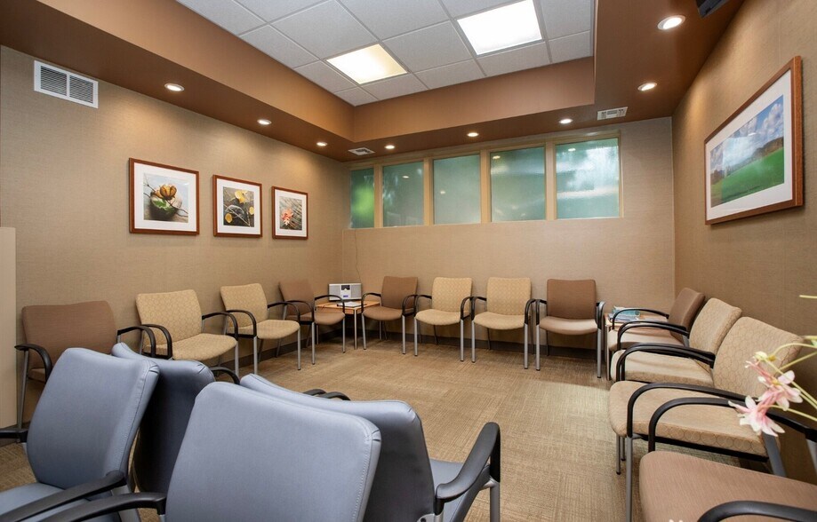 800 W State St, Doylestown, PA à louer - Photo du bâtiment - Image 3 de 14