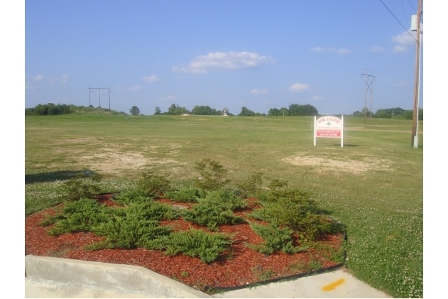 Southpoint Drive portefeuille de 2 propriétés à vendre sur LoopNet.ca - Photo principale - Image 2 de 2