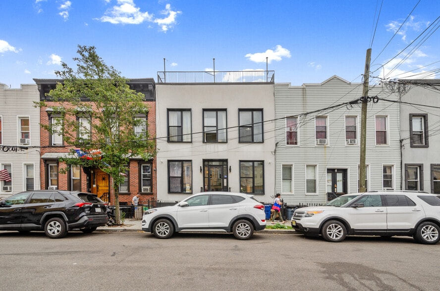 1676 Jefferson Ave, Ridgewood, NY for sale - Primary Photo - Image 1 of 10