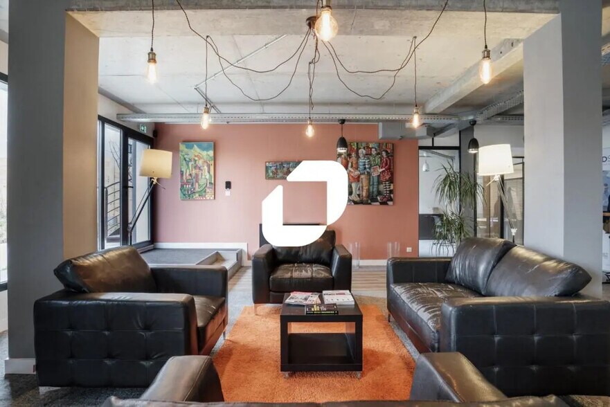 Bureau dans Nantes à vendre - Photo du bâtiment - Image 2 de 16