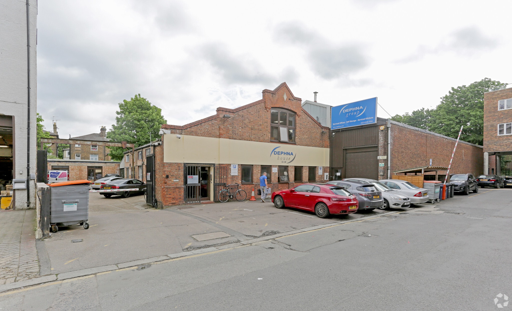 24-26 Arcadia Av, London for lease Primary Photo- Image 1 of 5