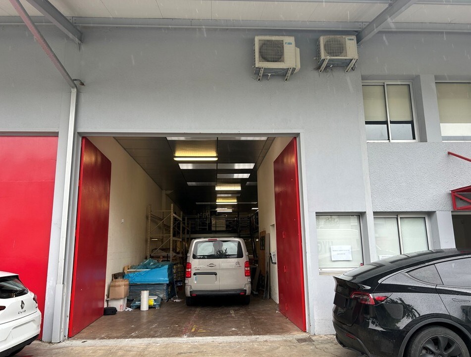 Flex in Eysines for lease Building Photo- Image 1 of 9