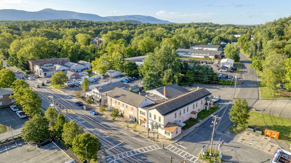 141 Ulster Ave, Saugerties, NY à vendre - Photo du b timent - Image 1 de 49