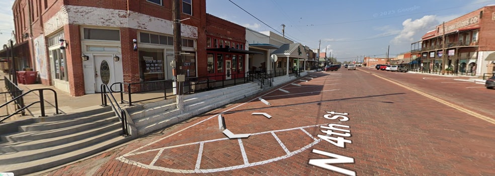 111 N 4th St, Wills Point, TX for sale - Building Photo - Image 2 of 6