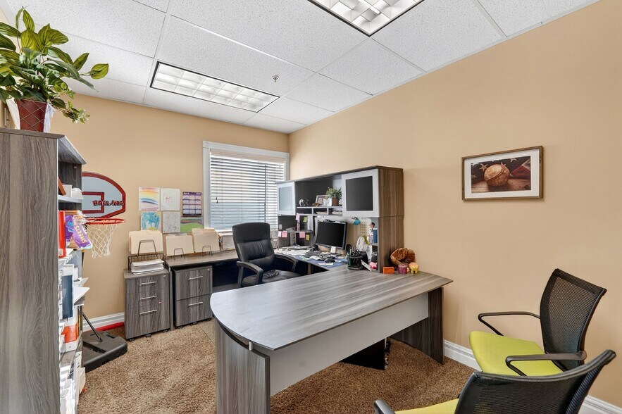 1101 Cambridge Cir, Layton, UT à vendre - Photo du bâtiment - Image 2 de 33