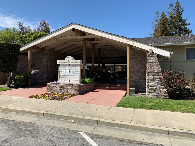 665 S Knickerbocker Dr, Sunnyvale, CA à louer - Photo du bâtiment - Image 2 de 4