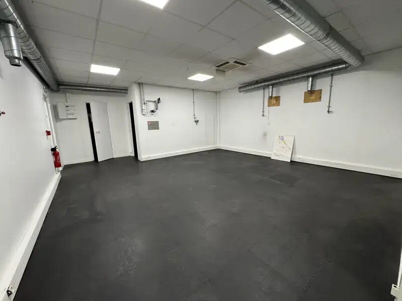 Flex in Montigny-lès-Cormeilles for lease Interior Photo- Image 1 of 10