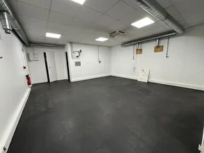 Flex in Montigny-lès-Cormeilles for lease Interior Photo- Image 1 of 10