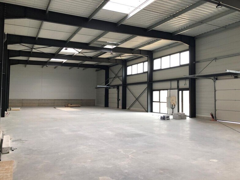 Flex dans Gignac-la-Nerthe à louer - Photo du bâtiment - Image 3 de 11