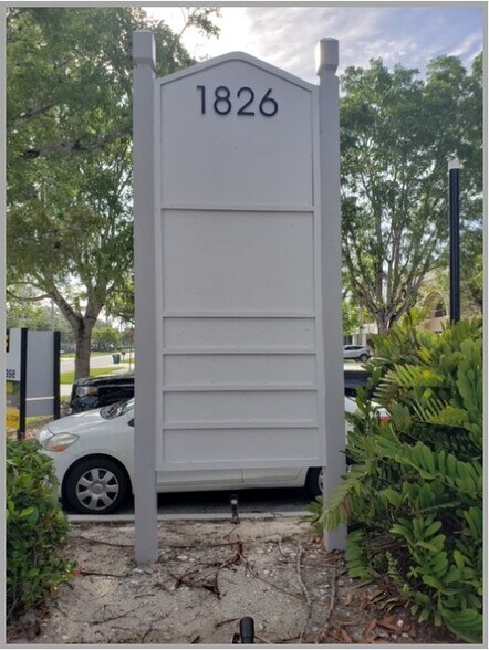 1826 Trade Center Way, Naples, FL à louer - Autre - Image 3 de 7