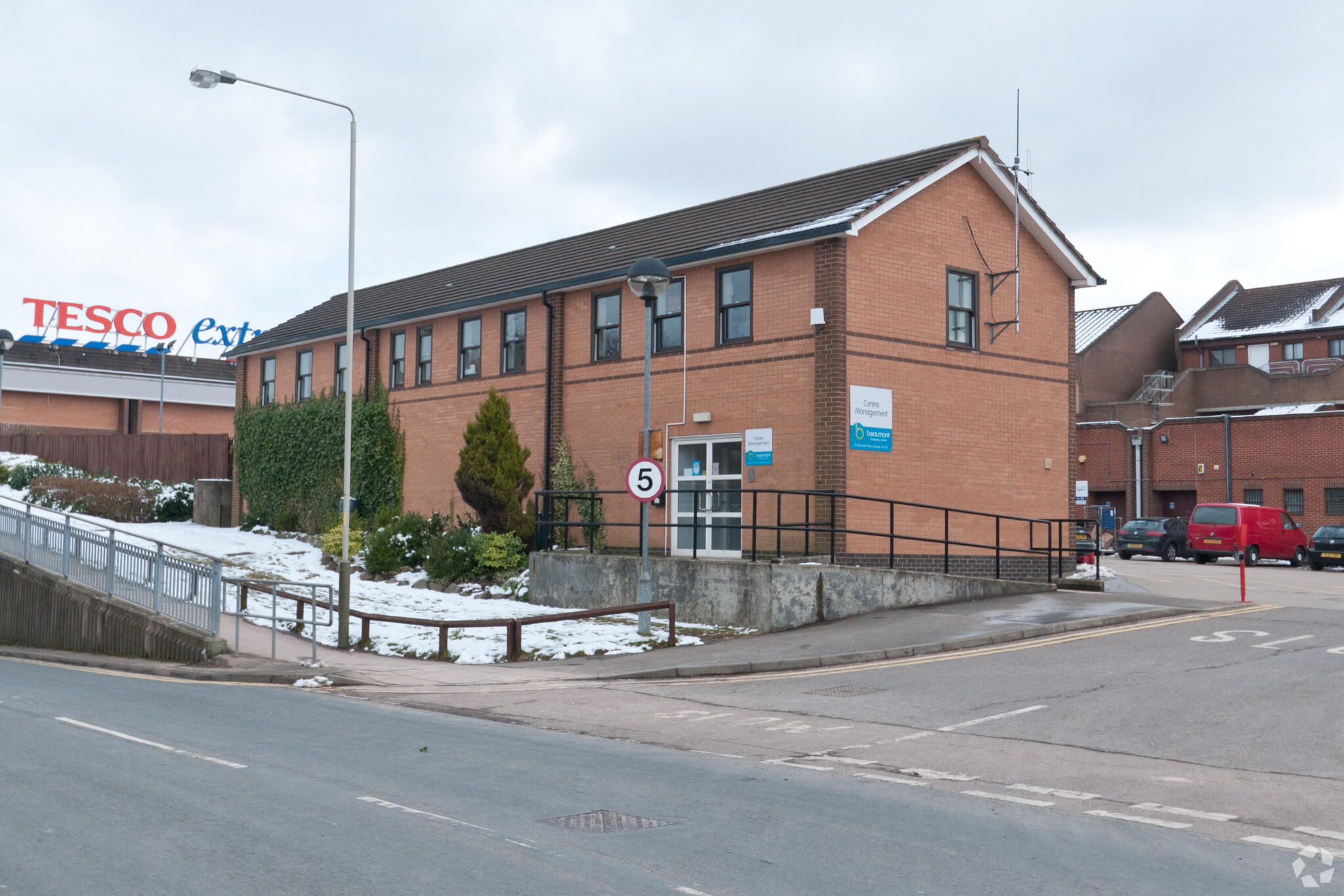 25 Beaumont Way, Leicester for sale Primary Photo- Image 1 of 3