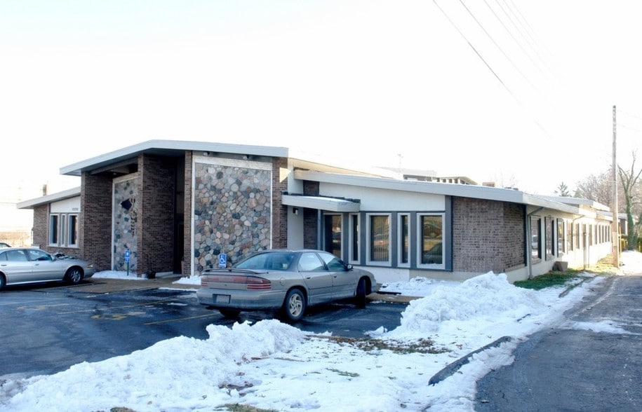 10000 Watson Rd, Crestwood, MO for lease - Building Photo - Image 3 of 11