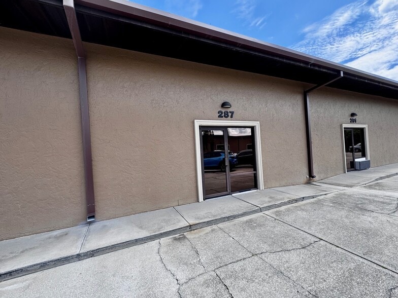 279-299 Interstate Ct, Sarasota, FL for lease - Building Photo - Image 2 of 5