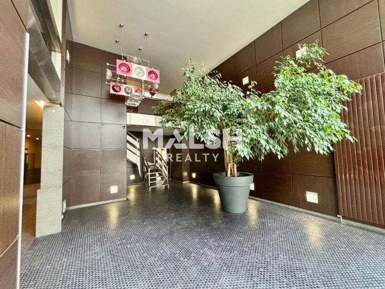 Office in Lyon for sale - Interior Photo - Image 2 of 14