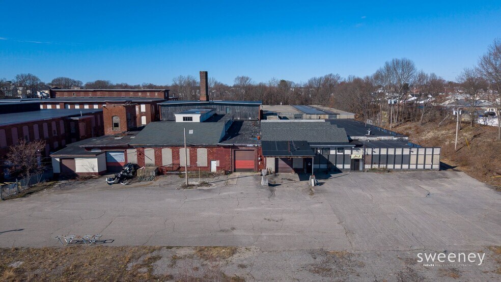 10 Dunnell Ln, Pawtucket, RI à vendre - Photo du bâtiment - Image 2 de 13