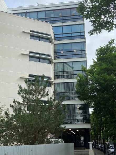 1 Rue François Jacob, Rueil-Malmaison à louer - Photo du bâtiment - Image 2 de 12