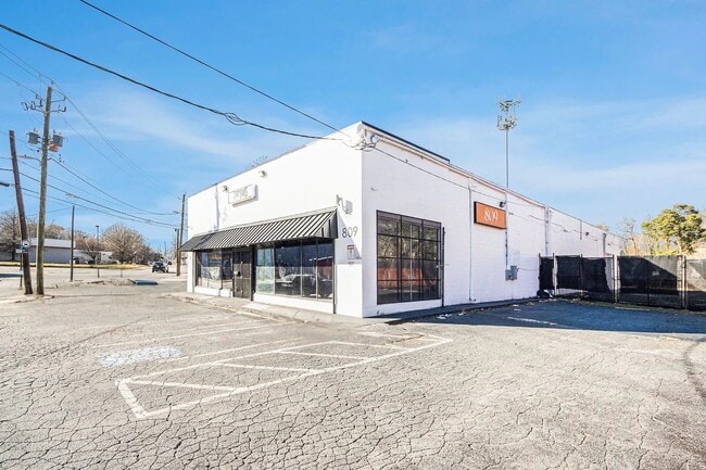 More details for 813 Hollywood Rd NW, Atlanta, GA - Retail for Lease