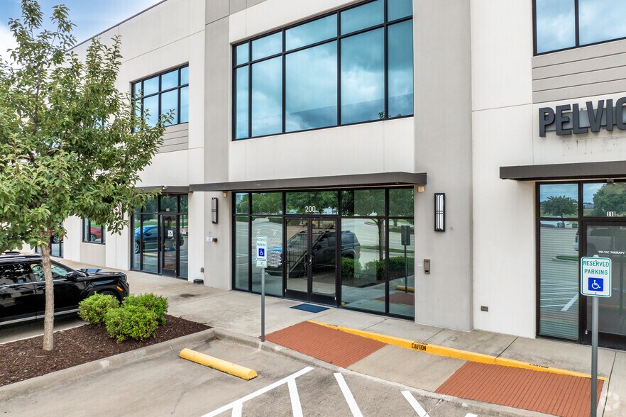 4200 Mapleshade Ln, Plano, TX à vendre - Photo du bâtiment - Image 3 de 6