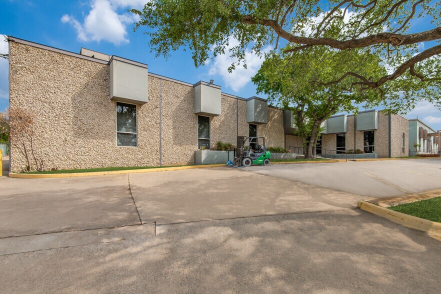 1467-1471 Prudential Dr, Dallas, TX à vendre - Photo du bâtiment - Image 2 de 11