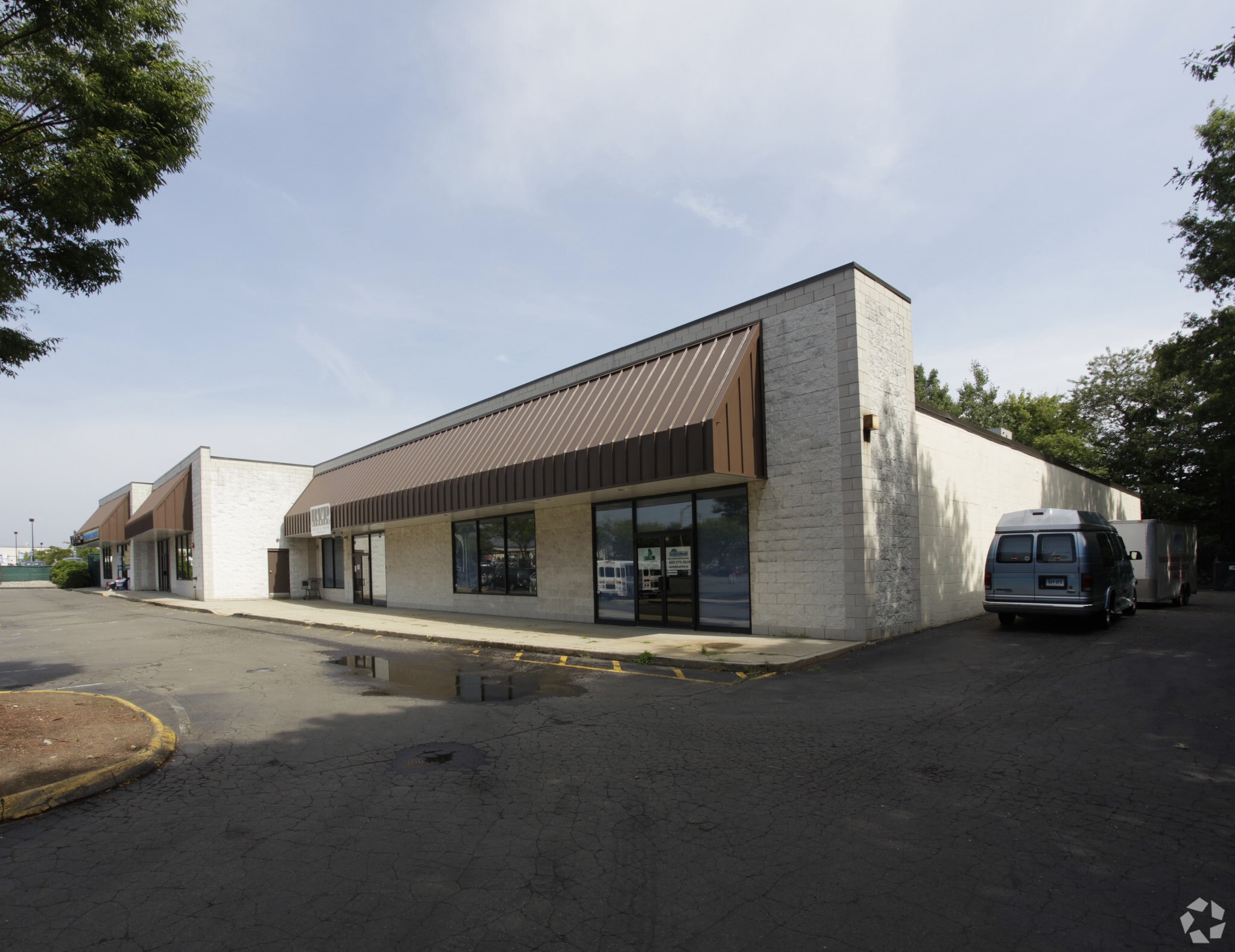 221 Bull Hill Ln, West Haven, CT for lease Primary Photo- Image 1 of 14