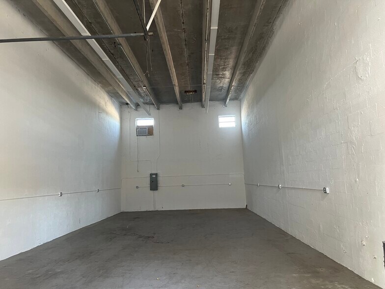 1325-1343 NE 119th St, Miami, FL à louer - Photo du bâtiment - Image 2 de 9