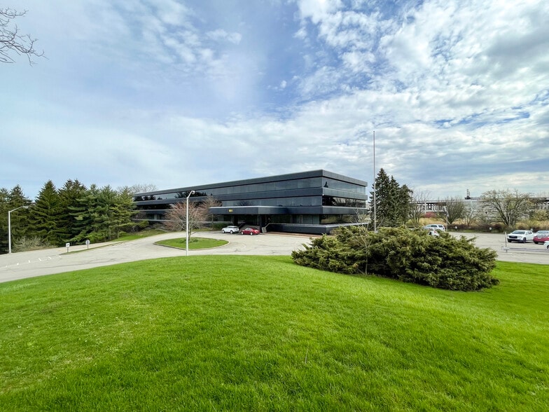 Churchill Crossings portfolio of 5 properties for sale on LoopNet.ca - Building Photo - Image 1 of 3