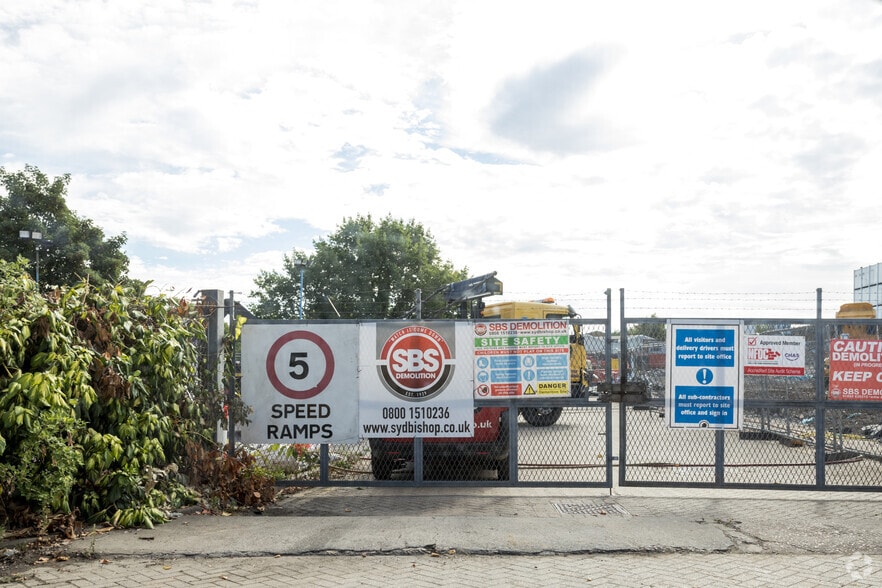 Fulton Rd, Wembley for lease - Building Photo - Image 2 of 2