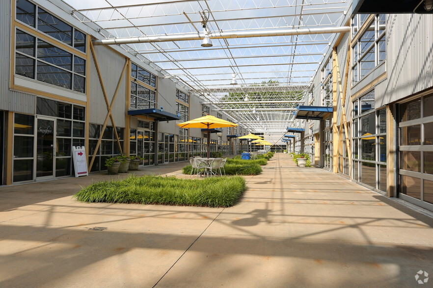 1425 Ellsworth Industrial Dr, Atlanta, GA for lease - Building Photo - Image 2 of 22